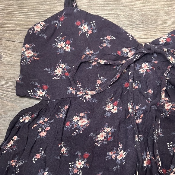 American Eagle Side Cutout Top Size Small - Picture 2 of 8